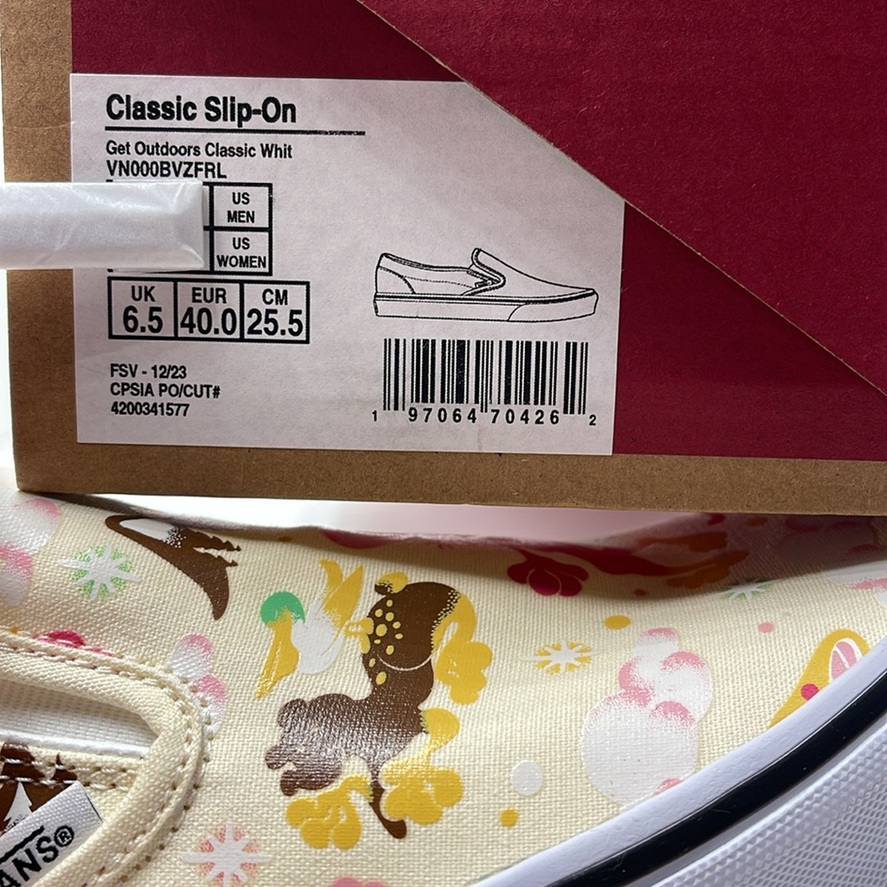 Vans WMNS  Classic Slip-On Get Outdoors Classic White 
VN000BVZFRL Sneakers - Picture 16 of 16